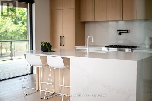 365 Manhattan Drive, London, ON - Indoor Photo Showing Kitchen