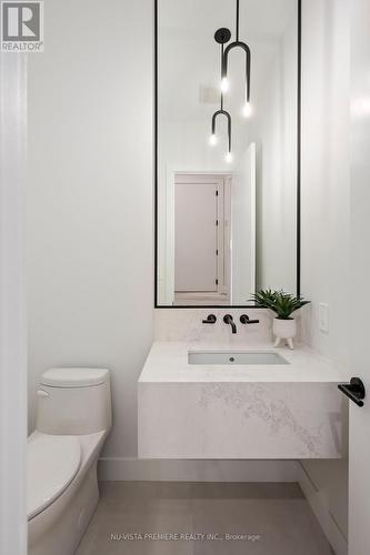 365 Manhattan Drive, London, ON - Indoor Photo Showing Bathroom