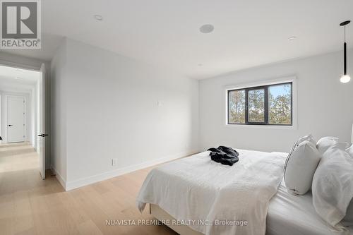 365 Manhattan Drive, London, ON - Indoor Photo Showing Bedroom