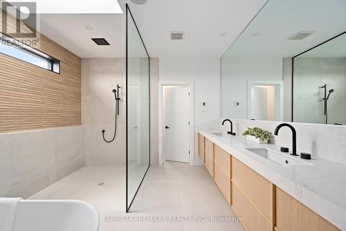 365 Manhattan Drive, London, ON - Indoor Photo Showing Bathroom