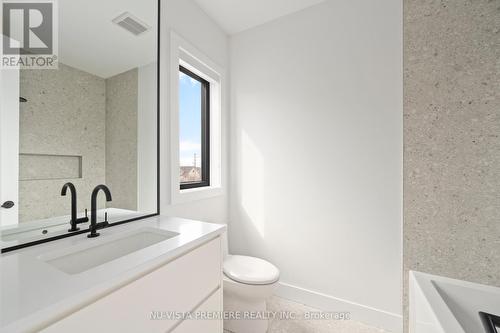 365 Manhattan Drive, London, ON - Indoor Photo Showing Bathroom