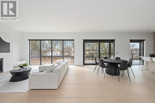 365 Manhattan Drive, London, ON - Indoor Photo Showing Living Room