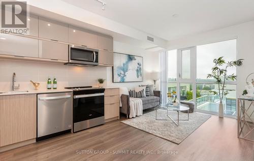 1408 - 10 Deerlick Court, Toronto (Parkwoods-Donalda), ON - Indoor Photo Showing Kitchen