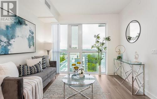 1408 - 10 Deerlick Court, Toronto (Parkwoods-Donalda), ON - Indoor Photo Showing Living Room