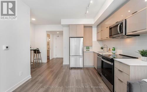 1408 - 10 Deerlick Court, Toronto (Parkwoods-Donalda), ON - Indoor Photo Showing Kitchen With Upgraded Kitchen