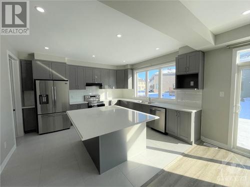 912 Rubicon Place, Ottawa, ON - Indoor Photo Showing Kitchen With Upgraded Kitchen