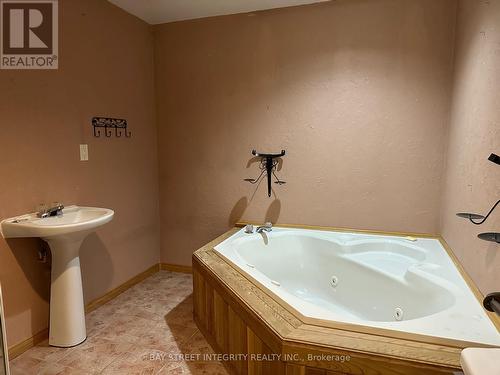 3645 Ingram Road, Mississauga, ON - Indoor Photo Showing Bathroom