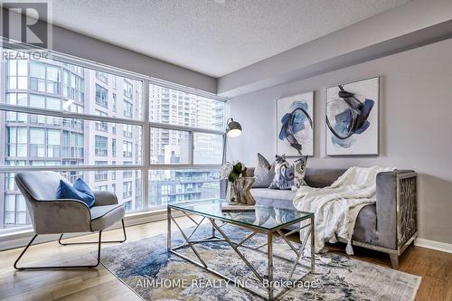 905 - 11 St Joseph Street, Toronto, ON - Indoor Photo Showing Living Room