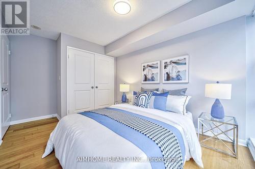 905 - 11 St Joseph Street, Toronto, ON - Indoor Photo Showing Bedroom