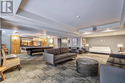 905 - 11 St Joseph Street, Toronto, ON - Indoor Photo Showing Living Room