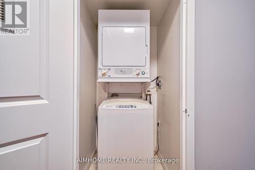 905 - 11 St Joseph Street, Toronto, ON - Indoor Photo Showing Laundry Room