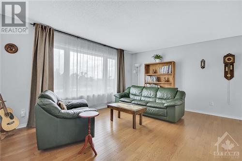 8736 Purdy Road, Ottawa, ON - Indoor Photo Showing Living Room