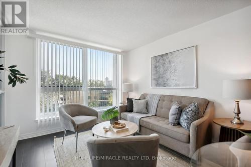 607 - 80 Esther Lorrie Drive, Toronto (West Humber-Clairville), ON - Indoor Photo Showing Living Room