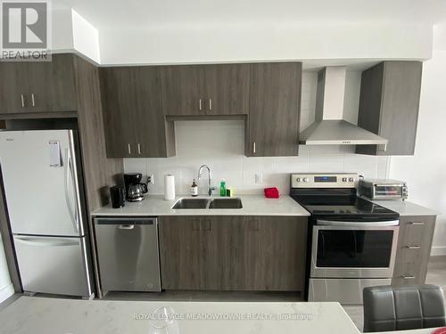 1512 - 15 Glebe Street, Cambridge, ON - Indoor Photo Showing Kitchen