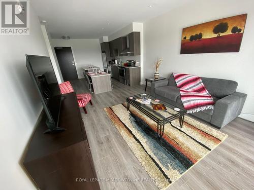 1512 - 15 Glebe Street, Cambridge, ON - Indoor Photo Showing Living Room