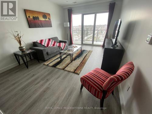 1512 - 15 Glebe Street, Cambridge, ON - Indoor Photo Showing Living Room