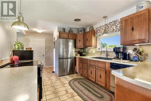 1833 County Road 2 Road, Johnstown, ON - Indoor Photo Showing Kitchen With Double Sink