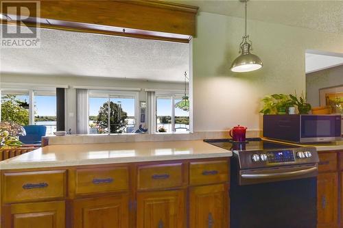 1833 County Road 2 Road, Johnstown, ON - Indoor Photo Showing Kitchen