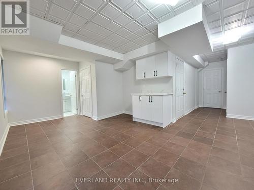 221 Knapton Drive, Newmarket, ON - Indoor