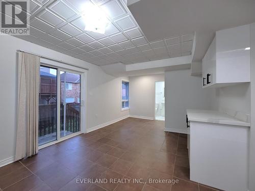 221 Knapton Drive, Newmarket, ON - Indoor Photo Showing Other Room