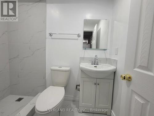 221 Knapton Drive, Newmarket, ON - Indoor Photo Showing Bathroom