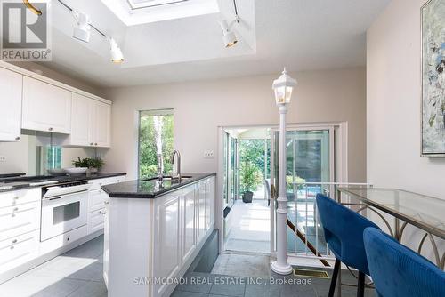 1130 Falgarwood Drive, Oakville (Iroquois Ridge South), ON - Indoor Photo Showing Kitchen With Upgraded Kitchen