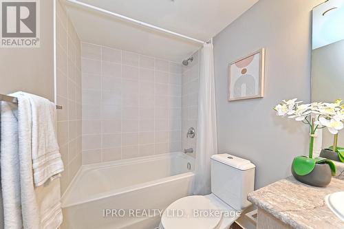 302 - 716 Main Street E, Milton, ON - Indoor Photo Showing Bathroom