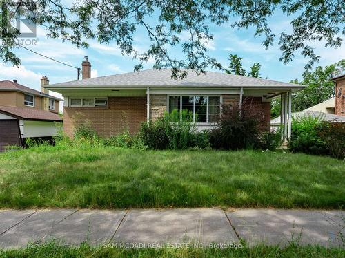 34 Highview Avenue, Toronto (Downsview-Roding-Cfb), ON 