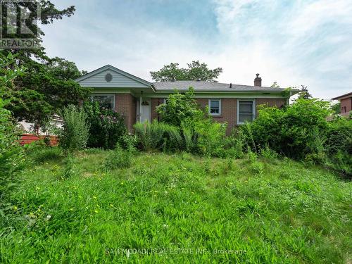 34 Highview Avenue, Toronto (Downsview-Roding-Cfb), ON 