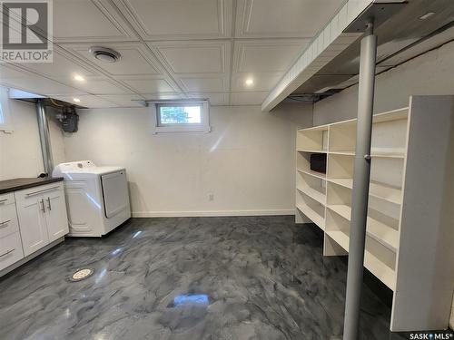 706 Balfour Street, Whitewood, SK - Indoor Photo Showing Laundry Room