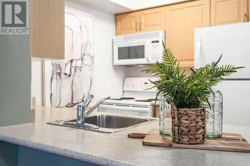 611 - 4978 Yonge Street, Toronto (Lansing-Westgate), ON - Indoor Photo Showing Kitchen