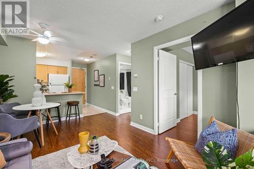 611 - 4978 Yonge Street, Toronto (Lansing-Westgate), ON - Indoor Photo Showing Living Room