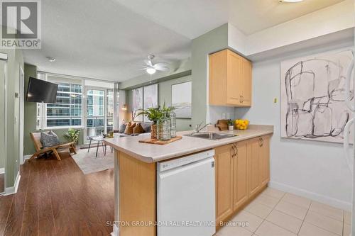 611 - 4978 Yonge Street, Toronto (Lansing-Westgate), ON - Indoor Photo Showing Kitchen