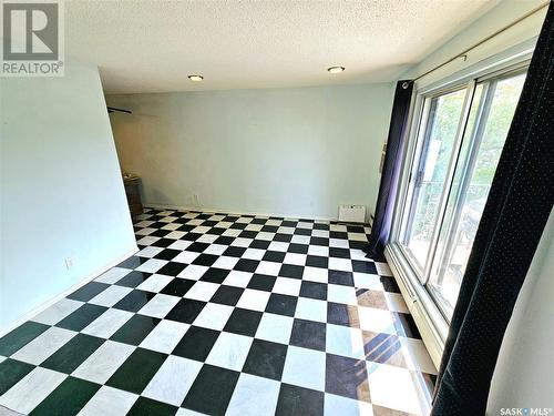 404 720 8Th Street E, Saskatoon, SK - Indoor Photo Showing Bedroom