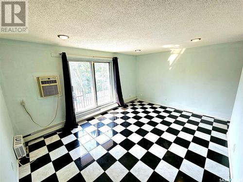 404 720 8Th Street E, Saskatoon, SK - Indoor Photo Showing Bedroom