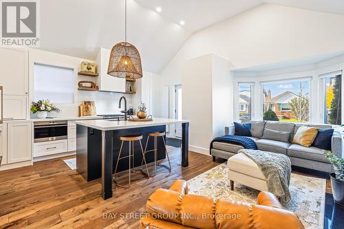 111 Frankdale Avenue E, Toronto (Danforth Village-East York), ON - Indoor Photo Showing Living Room