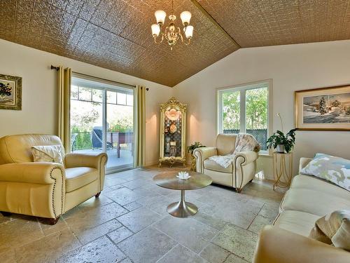 Salle familiale - 653 Ch. Maurais, Coaticook, QC - Indoor Photo Showing Living Room