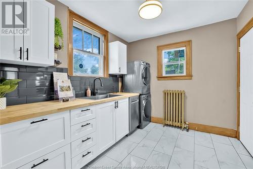 374 Detroit, Windsor, ON - Indoor Photo Showing Kitchen