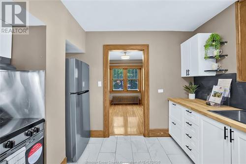 374 Detroit, Windsor, ON - Indoor Photo Showing Kitchen