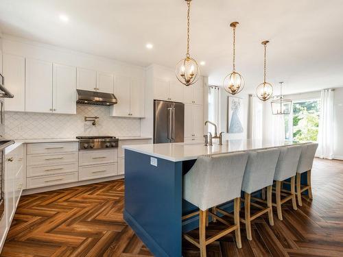 Cuisine - 2537 Boul. Perrot, Notre-Dame-De-L'Île-Perrot, QC - Indoor Photo Showing Kitchen With Upgraded Kitchen