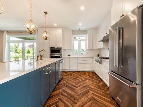 Cuisine - 2537 Boul. Perrot, Notre-Dame-De-L'Île-Perrot, QC - Indoor Photo Showing Kitchen With Upgraded Kitchen