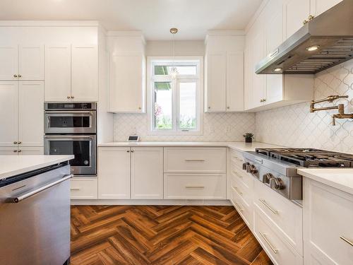 Cuisine - 2537 Boul. Perrot, Notre-Dame-De-L'Île-Perrot, QC - Indoor Photo Showing Kitchen With Upgraded Kitchen