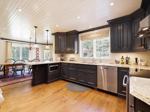 Kitchen - 79 Rue Brisbane, Hudson, QC - Indoor Photo Showing Kitchen With Upgraded Kitchen