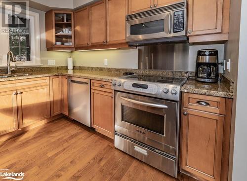 3876 Muskoka 118 Highway W Unit# Carling 3 Week 9, Port Carling, ON - Indoor Photo Showing Kitchen