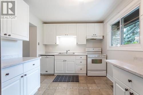 16 Larkfield Road, Brampton, ON - Indoor Photo Showing Kitchen