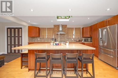 12 Greystone Crescent, Halton Hills (Georgetown), ON - Indoor Photo Showing Kitchen With Upgraded Kitchen