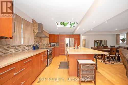 12 Greystone Crescent, Halton Hills (Georgetown), ON - Indoor Photo Showing Kitchen With Upgraded Kitchen