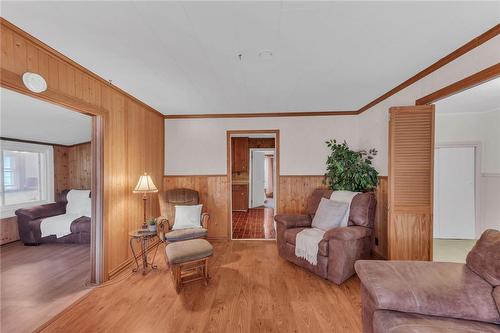 16 Broad Street, Port Dover, ON - Indoor Photo Showing Living Room