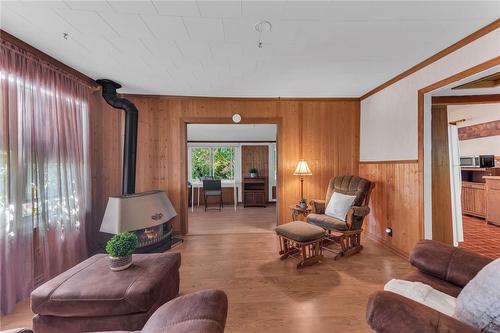 16 Broad Street, Port Dover, ON - Indoor Photo Showing Living Room