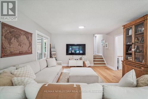 180 Mason Avenue, Bradford West Gwillimbury, ON - Indoor Photo Showing Living Room